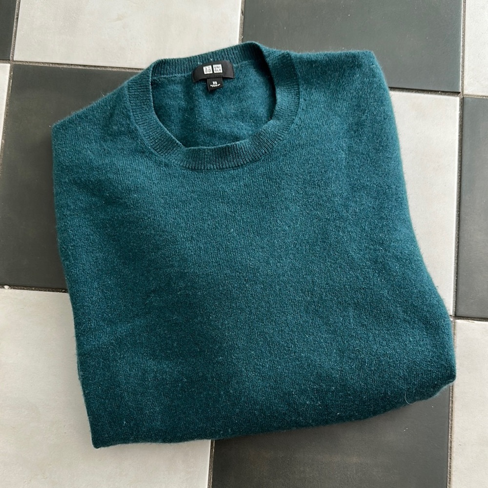 Uniqlo Men's Cashmere Green Sweater